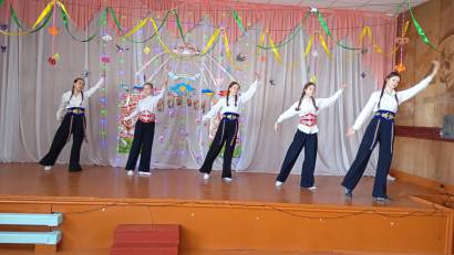 2026 жылғы 30 сәуірде «Казанка жалпы орта білім беретін мектебі» КММ Қазақстан халқының бірлігі күніне арналған салтанатты жиын өтті. Іс-шара оқушылардың сапқа тұруынан және Мемлекеттік Әнұранды орындаудан басталды. Жиын барысында жүргізушілер мерекенің м